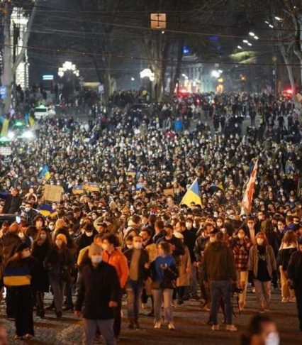 Народ Грузії багатотисячним мітингом підтримав Україну в боротьбі з російським окупантом (фото)