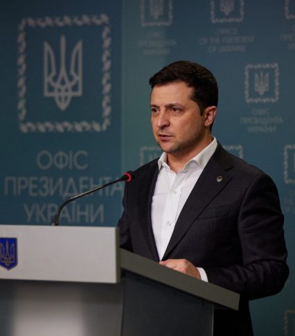 Президент України звернувся  до лідерів країн Європейського Союзу та закликав стати пліч-о-пліч з Україною, щоб зупинити Росію