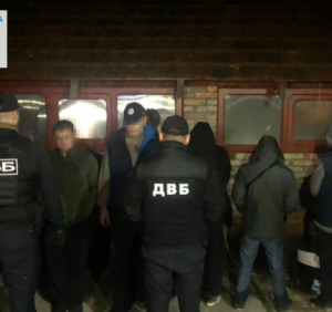 Закарпатцеві повідомлено про підозру у незаконному переправленні до Угорщини групи військовозобов’язаних чоловіків