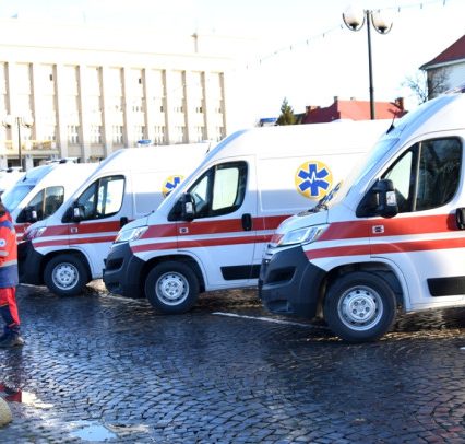 Закарпаття отримало 10 нових автомобілів швидкої допомоги