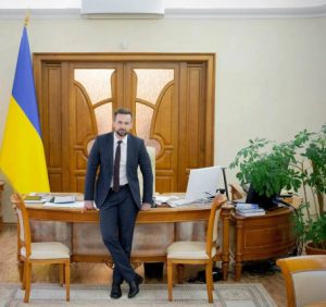 Декларація голови Закарпатської ОВА за 2022 рік: більш як 500 тис. грн зарплати в СБУ та дружина-мільйонерка