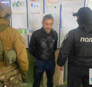Збували психотропи на роботі чи розсилали по Україні поштою – мешканцям Мукачівщини загрожує до 10 років за ґратами
