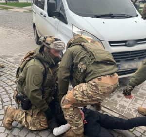 Закарпатські поліцейські затримали двох наркоторговців, які збували метамфетамін