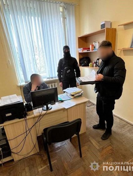Махінації із землями громади: правоохоронці викрили посадовця районного ЦНАПу на заподіянні державі мільйонних збитків