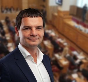 Стали відомі статки голови Закарпатської обласної ради Романа Сарая
