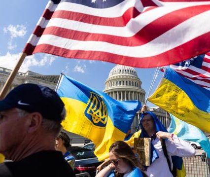 Більшість американців підтримують надання зброї Україні – опитування