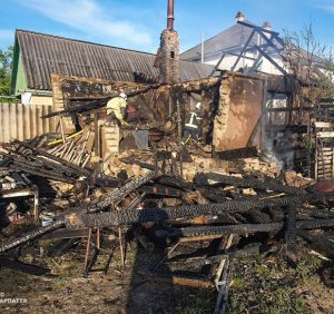 Два житлові будинки вціліли завдяки діям рятувальників під час пожежі на Берегівщині