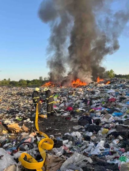 Рятувальники ліквідували пожежу на сміттєзвалищі у Чопі. Є потерпілий
