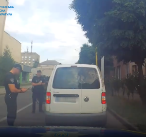 В Ужгороді взяли під варту двох водіїв, які під наркотиками здійснили наїзди на поліцейських