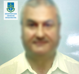 Охоронник Херсонської прокуратури «здав» окупантам місця зберігання службових автівок та пропускну систему. Зрадника засуджено