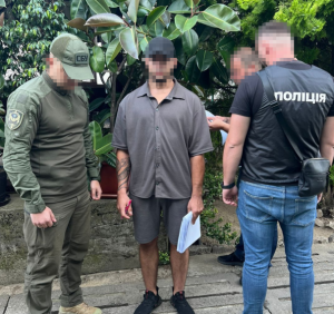 «Варили» амфетамін і збували його великими партіями по Україні: на Закарпатті чотирьом особам повідомили про підозру