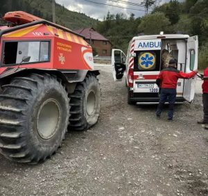 Закарпатські гірські рятувальники двічі за добу надавали допомогу людям