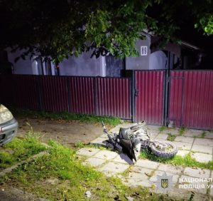 Нічна ДТП у Рахові: 16-річний мотоцикліст і 15-річний пасажир потрапили до лікарні, один у тяжкому стані