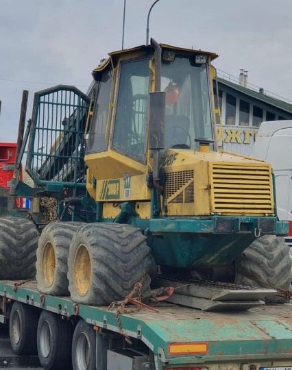 Псевдогуманітарка на пів мільйона: на кордоні викрили схему з ввезенням спецтехніки